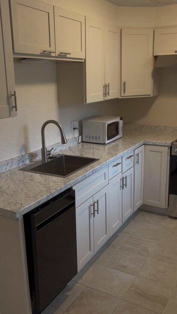 Photo - 3 CO-105 Unit 2