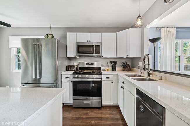 Photo - 627 Ascot Ln