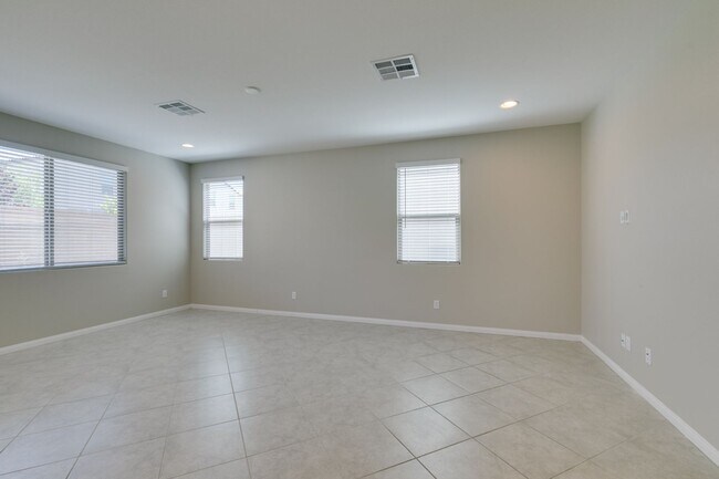 Photo - MOUNTAINS EDGE 3 BEDROOM HOME!