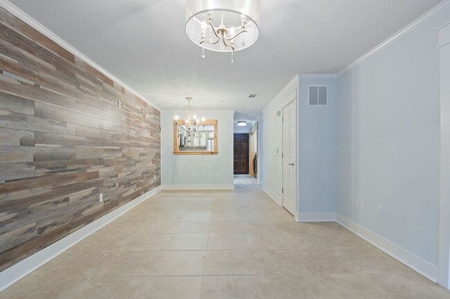 Photo - Luxury Finishes Throughout!! Unit 136