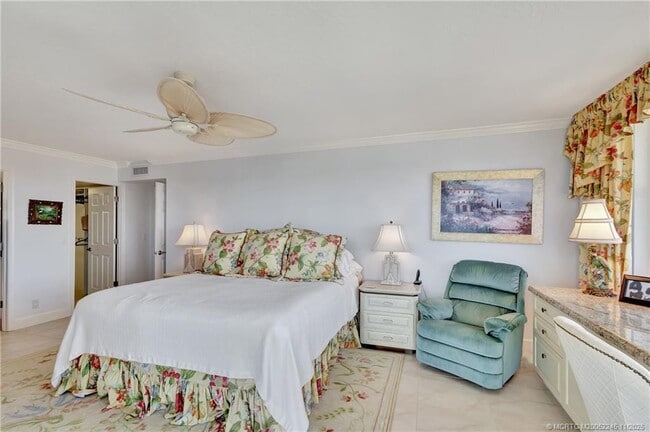 Building Photo - 500 Ocean Dr Unit W11