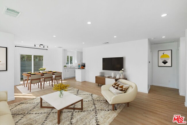 Photo - 7823 Kenyon Ave