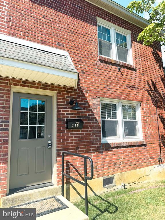 Building Photo - 710 S Adams St Rental