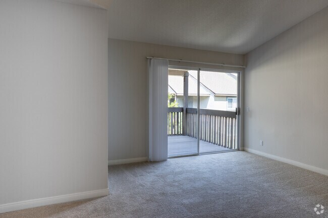 1BR, 1BA -750SF