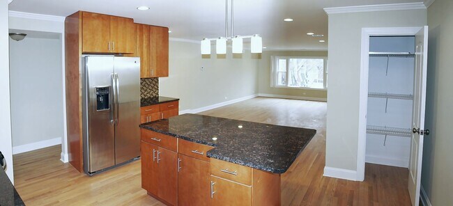 Photo - 6821 N Wolcott Ave Unit 2