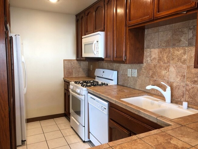 Photo - Los Caballeros #301 Unidad 301A