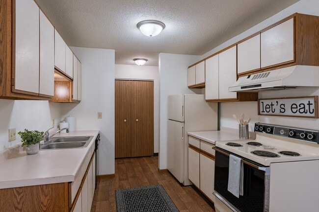 Fargo, ND Place One Apartments | Kitchen