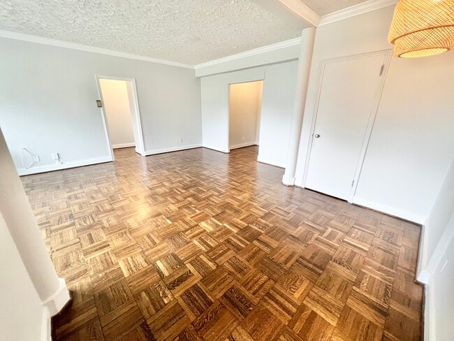 Photo - 3901 Cathedral Ave NW Unit 404