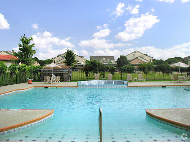 Piscina - Courtyards at Kirnwood Apartment Homes