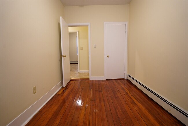 Building Photo - 70 Empire St Unit 1T