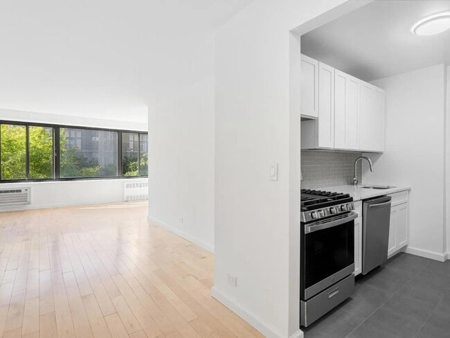 Building Photo - 372 Central Prk W Unit 5E