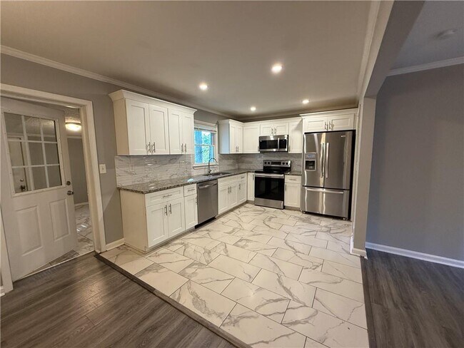 Photo - 1576 Carolyn Dr SW