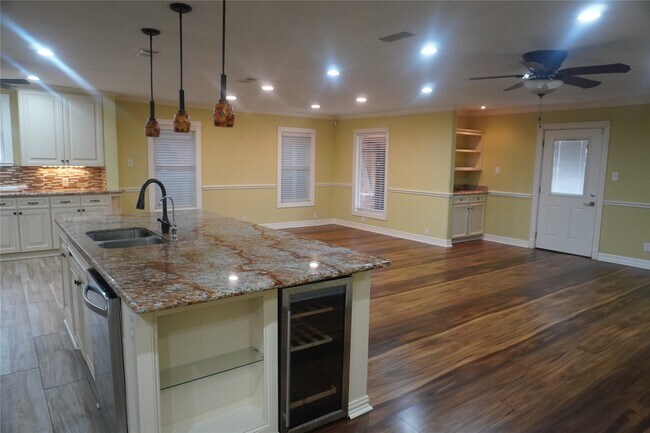 Photo - 7506 Dearborn St