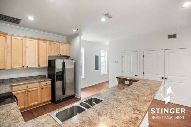 828B Paris Ave-