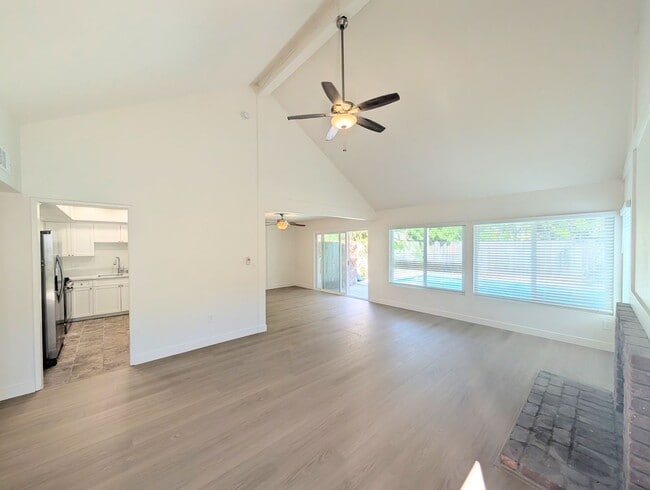 Photo - 2608 Luciernaga St