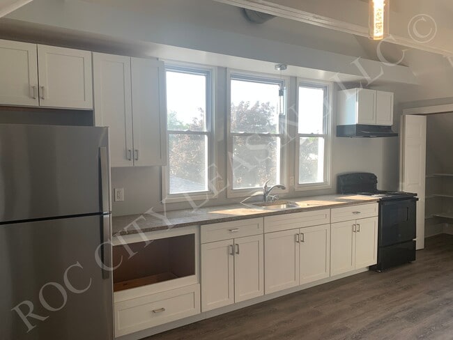 Building Photo - 965 Monroe Ave Unit Apt 5