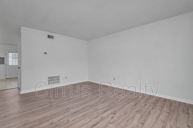 Photo - 358 Susan Constant Dr