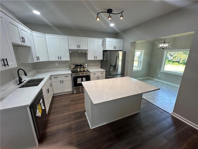 Photo - 557 Chappell Rd NW