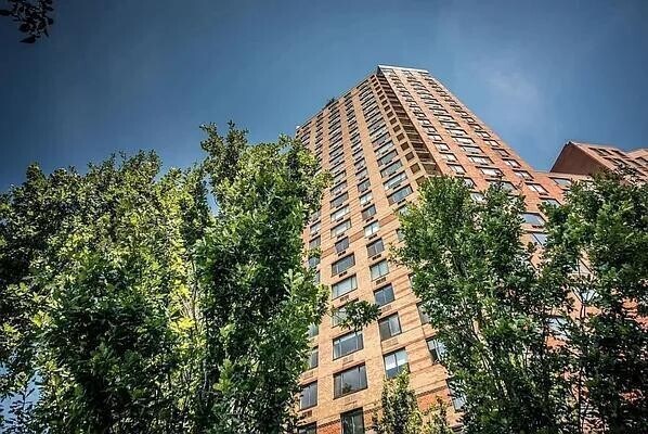 377 Rector Pl Unit 13H