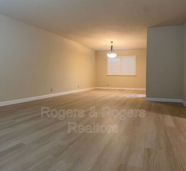 Photo - 1124 Song Ct