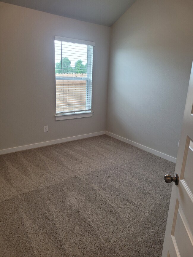 Photo - 121 Tall Grass Dr