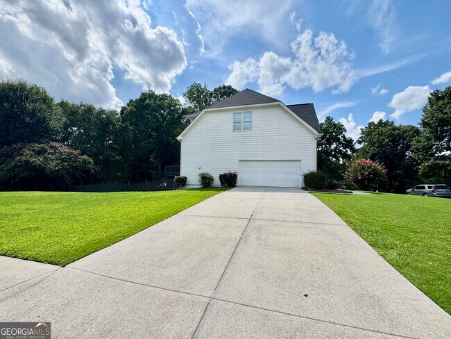 Photo - 1770 Highland Oaks Way NE