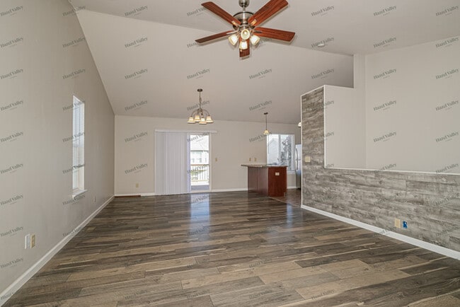 Photo - 423 Stonewater Dr