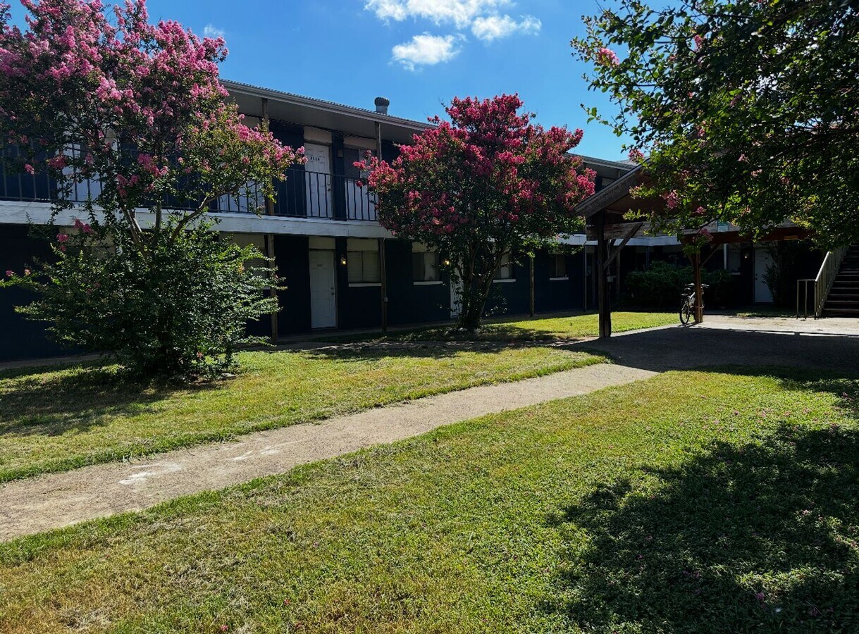 Photo - Studio apt available now only $595 monthly!! Unidad 213 A