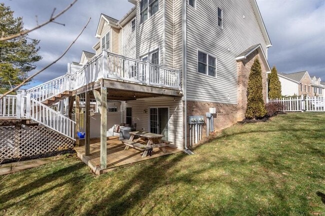Photo - Spacious Townhouse with BONUS THEATER ROOM