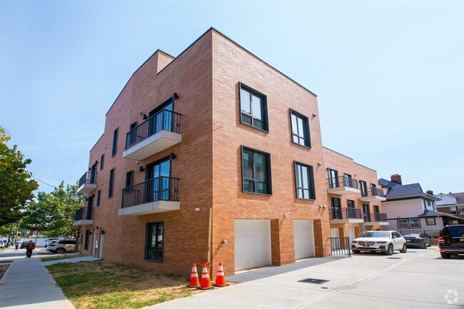 Building Photo - 160-18 Sanford Ave Unit 1st Floor Rental