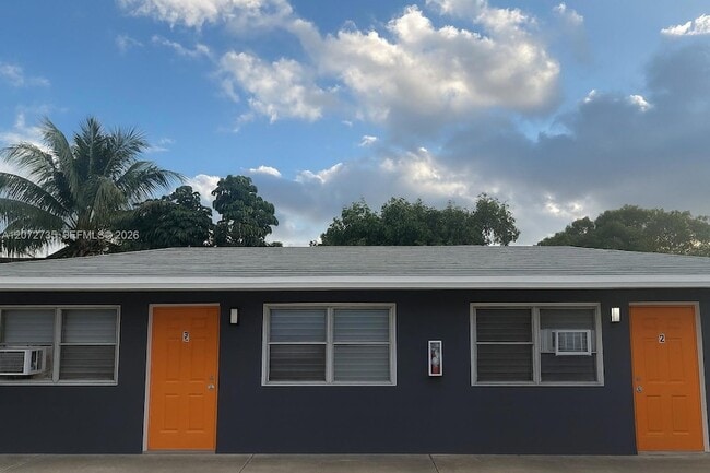 Building Photo - 2865 NW 22nd Ave Unit 1