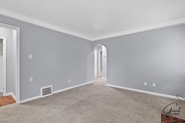 Photo - $1200 2 bedroom ranch