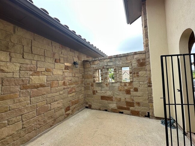 Photo - 906 Madison Fork Dr