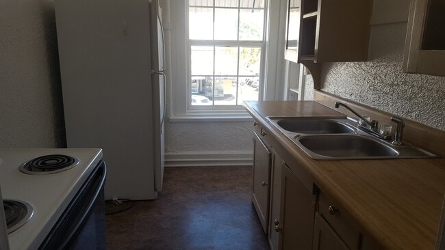 Photo - 303 1/2 S Osage Unit Apt 1