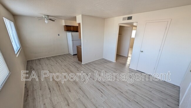 Photo - 812 Chelwood Park Blvd NE