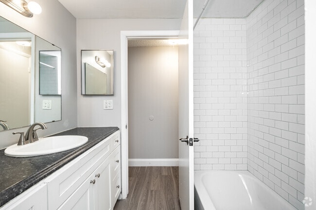 1 habitación, 1 baño - 696 pies cuadrados - Baño