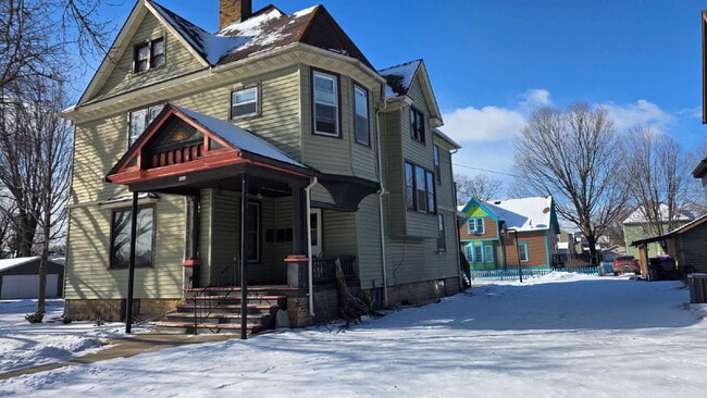 Building Photo - Updated Historic Gem in Prime Appleton Location Unit #2