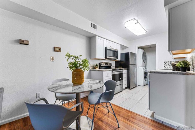 Photo - 1825 Kendall St Unidad 217