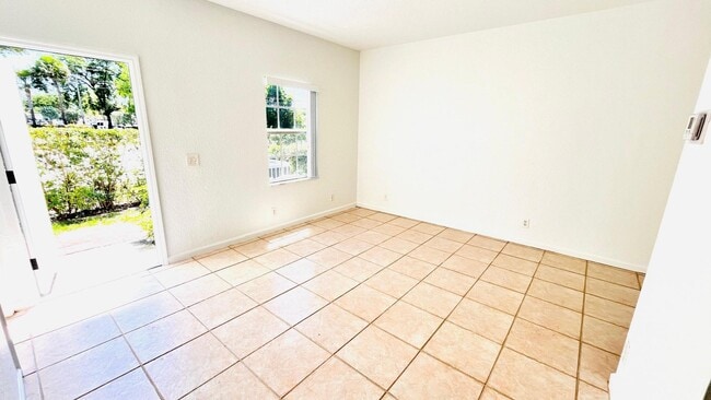 Photo - 1436 Hawthorne Pl