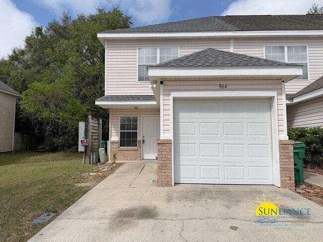 Building Photo - Stunning 2 Bedroom Townhome Near Eglin AFB & Hurlburt Field!