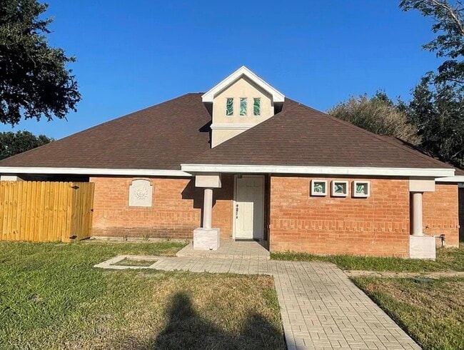 Building Photo - 2415 Pheasant Dr