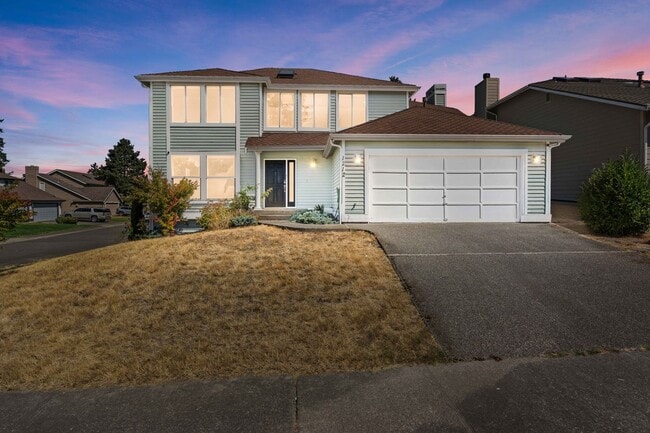 Building Photo - Spacious Corner Lot Retreat in the Heart o... Rental