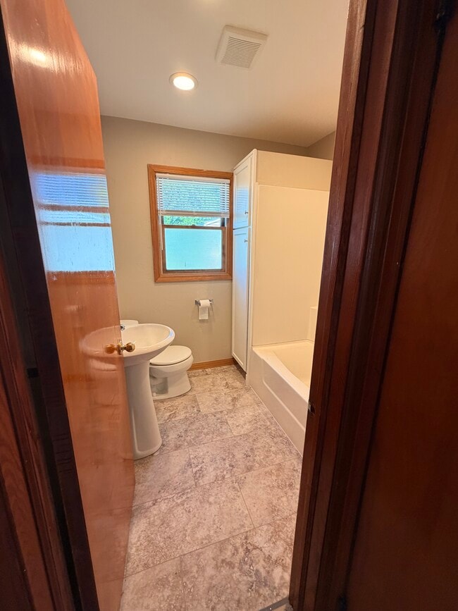 Photo - 637 Racine St