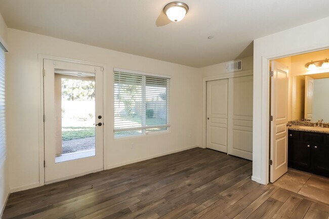 Photo - 4370 Strathmore Pl