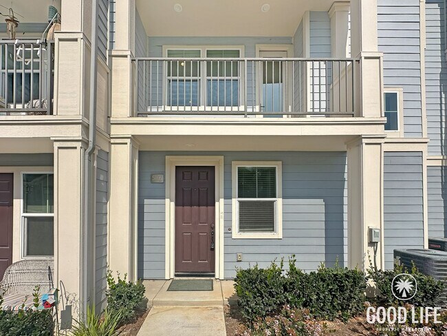 Building Photo - Beautiful 3B/3BA Townhome in Imperial Beach w/ 2-Car Garage & Community Pool!