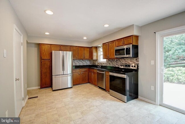 Photo - 101 S Oak Cliff Ct