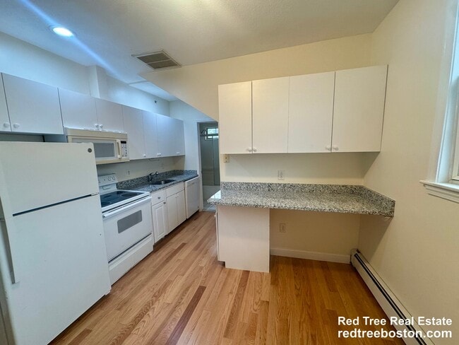 Building Photo - 2 Chestnut Hill Ave Unit 4