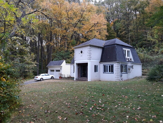 Building Photo - 26 Hollis Ln