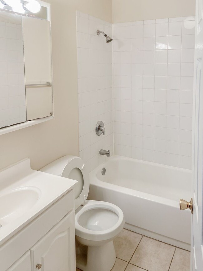 Photo - 2519 N Lincoln Ave Unit D2