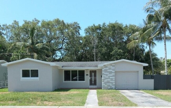Building Photo - 900 NE 154th St Rental